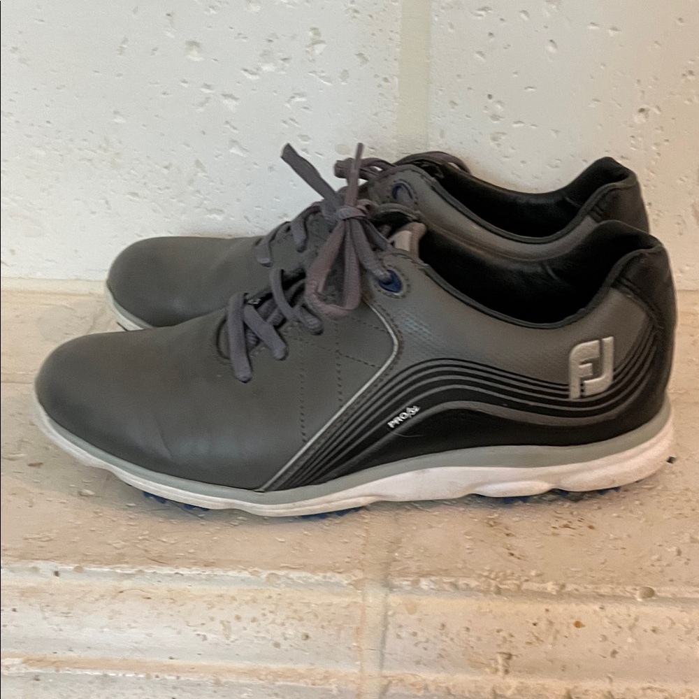 FOOTJOY PRO SL ladies Spikeless Golf Shoe Size 6 1/2 M. Nearly new condition.